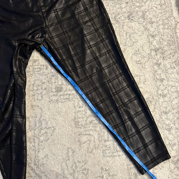 NWT Shiny Black Leggings HUE sz 3X PLUS Plaid Pull On Dressy Pants - Picture 6 of 10